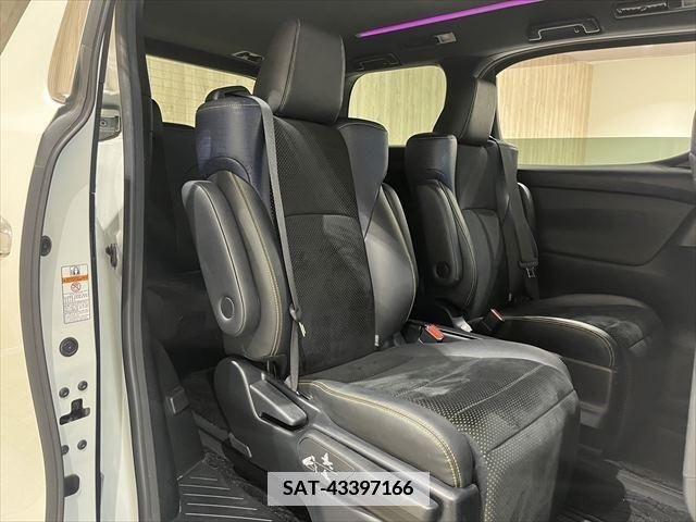 Toyota VELLFIRE 2016-10 379114-8