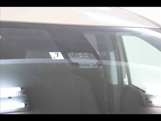 Toyota SIENTA 2021-07 185527-4