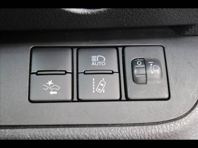 Toyota SIENTA 2021-07 185527-3