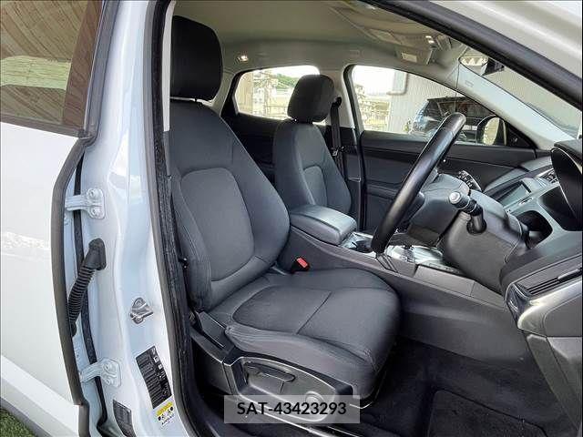 Jaguar E-PACE 2018-06 315779-4