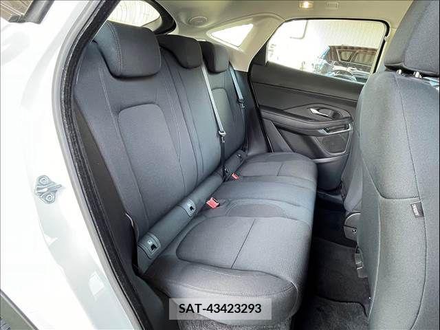 Jaguar E-PACE 2018-06 315779-5