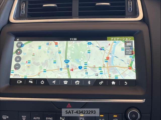 Jaguar E-PACE 2018-06 315779-2