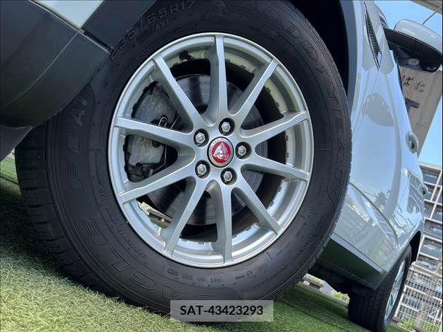 Jaguar E-PACE 2018-06 315779-19