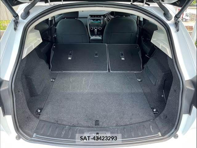Jaguar E-PACE 2018-06 315779-17