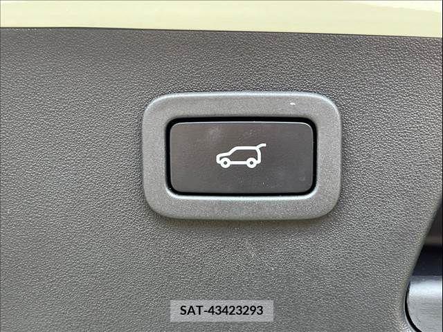 Jaguar E-PACE 2018-06 315779-9
