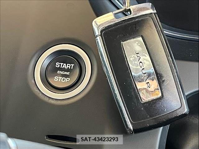 Jaguar E-PACE 2018-06 315779-8