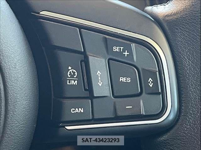Jaguar E-PACE 2018-06 315779-7