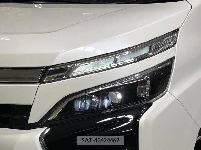 Toyota VOXY 2019-01 378063-13