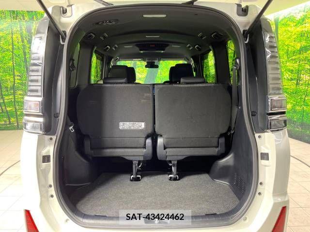 Toyota VOXY 2019-01 378063-11