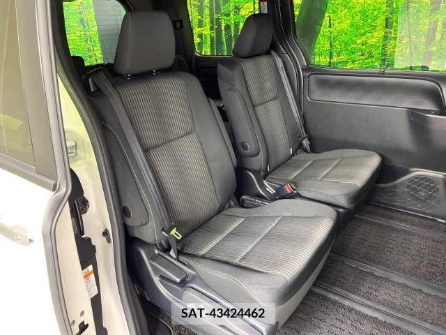 Toyota VOXY 2019-01 378063-9
