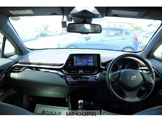 Toyota C-HR 2017-05 357857-16