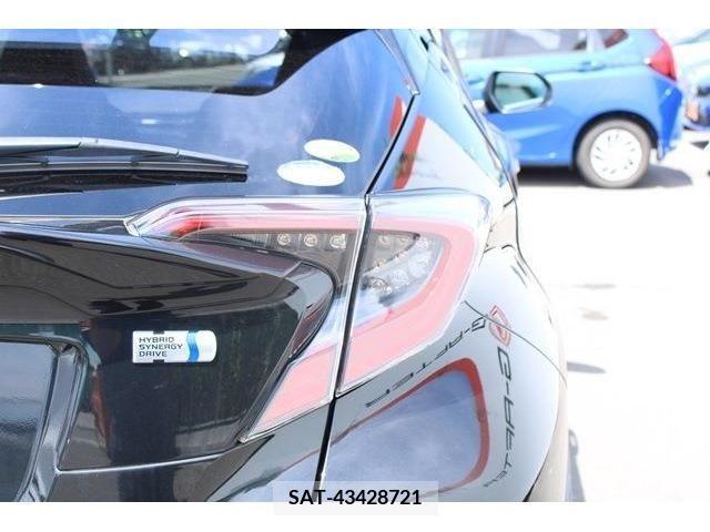 Toyota C-HR 2017-05 357857-12