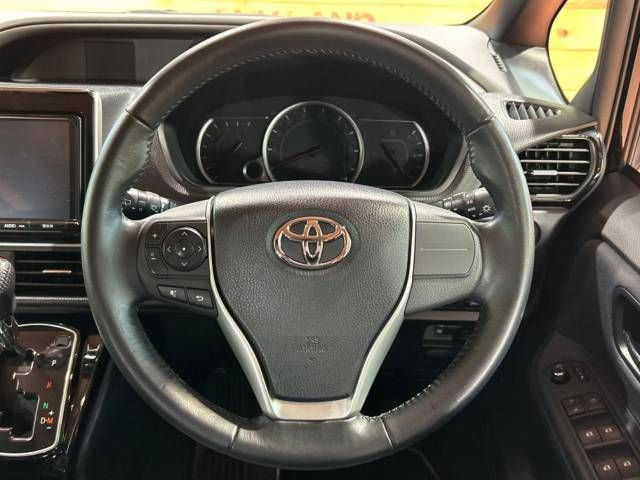 Toyota VOXY 2016-09 189672-11