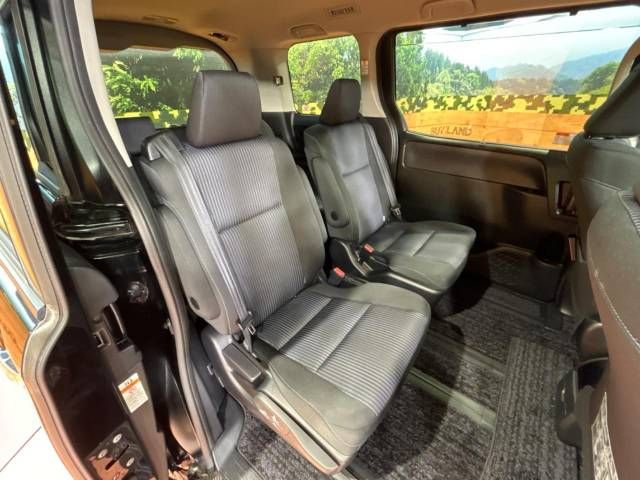 Toyota VOXY 2016-09 189672-8