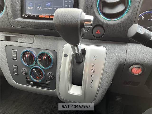 Nissan NV350 Caravan 2012-10 226846-17