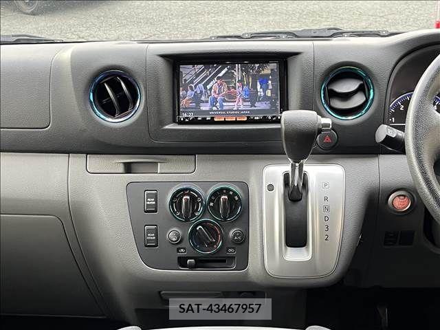 Nissan NV350 Caravan 2012-10 226846-16