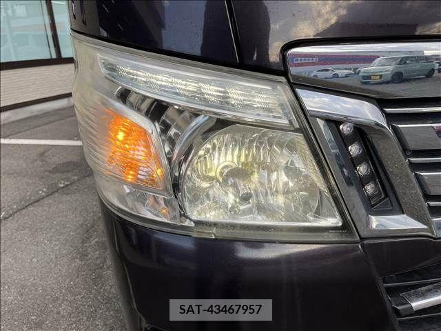 Nissan NV350 Caravan 2012-10 226846-14