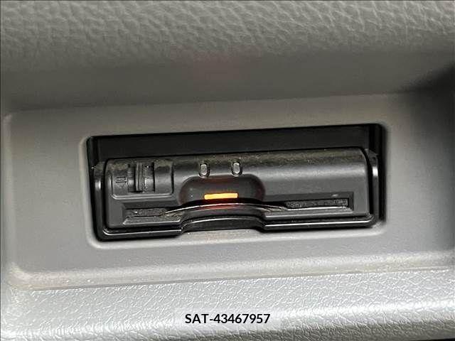Nissan NV350 Caravan 2012-10 226846-11