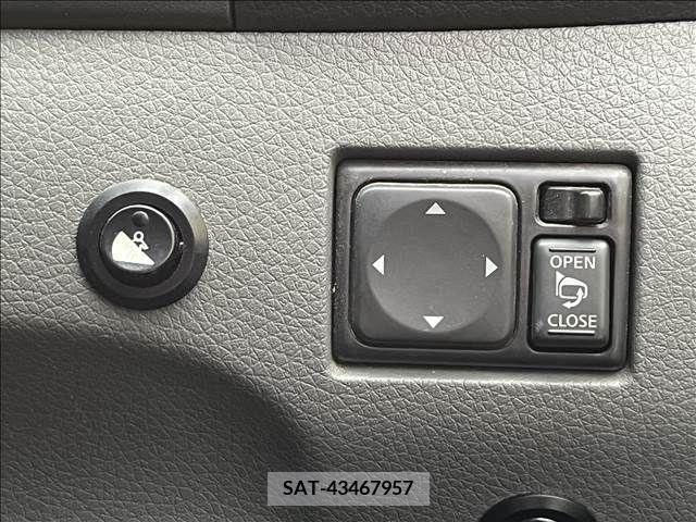 Nissan NV350 Caravan 2012-10 226846-9