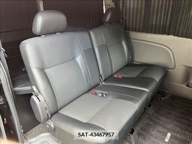 Nissan NV350 Caravan 2012-10 226846-3
