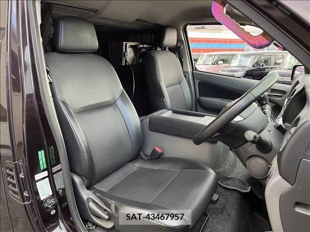 Nissan NV350 Caravan 2012-10 226846-2