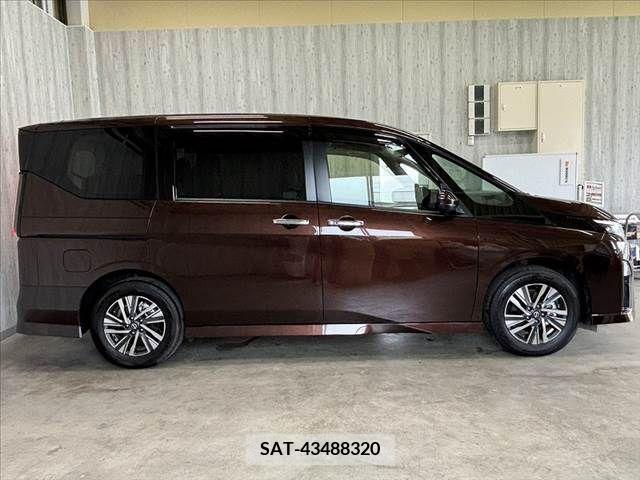 Nissan SERENA 2023-08 344202-10