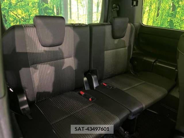 Toyota VOXY 2019-06 332325-9