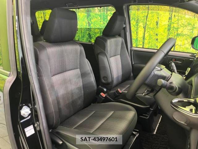 Toyota VOXY 2019-06 332325-7