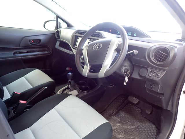 Toyota AQUA 2015-08 17360-1