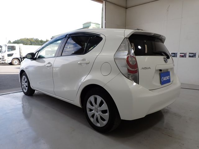 Toyota AQUA 2015-08 17360-2