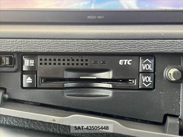 Toyota ISIS 2012-04 391471-21