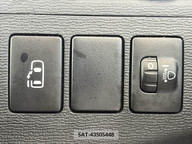 Toyota ISIS 2012-04 391471-6