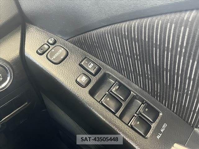 Toyota ISIS 2012-04 391471-26