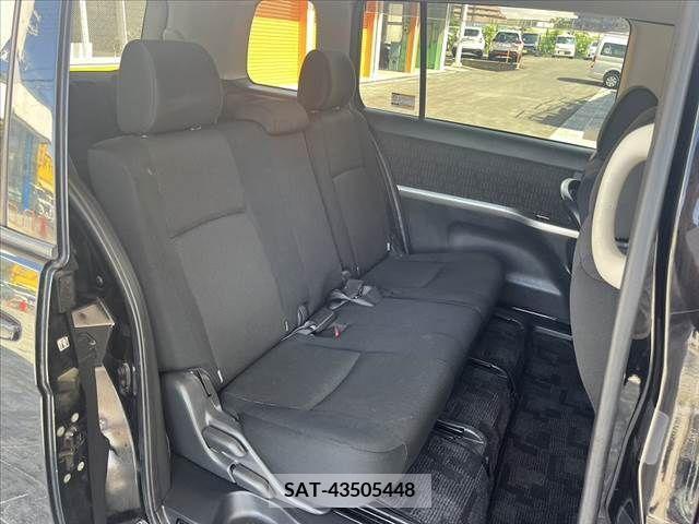Toyota ISIS 2012-04 391471-17