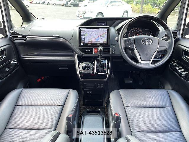 Toyota ESQUIRE 2019-01 359779-1