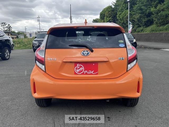 Toyota AQUA 2017-06 260136-5