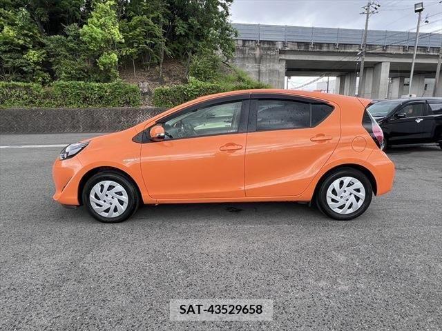 Toyota AQUA 2017-06 260136-7