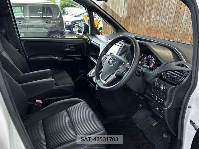 Toyota VOXY 2019-09 372337-10