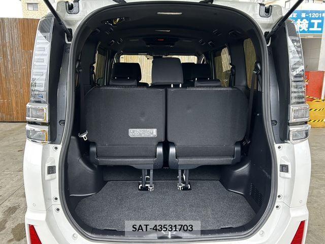 Toyota VOXY 2019-09 372337-14