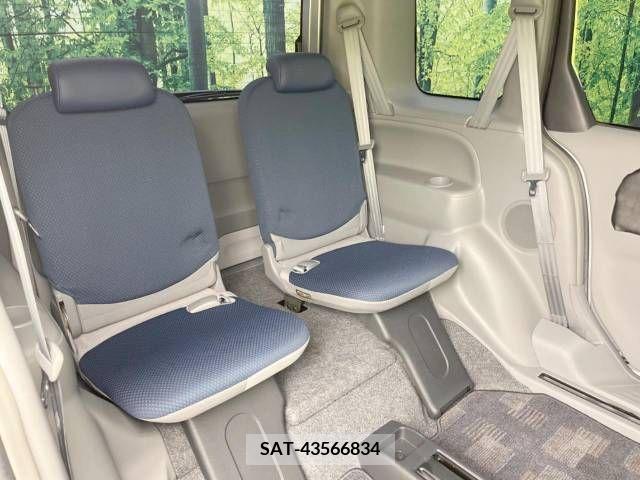 Toyota SIENTA 2004-06 348705-9