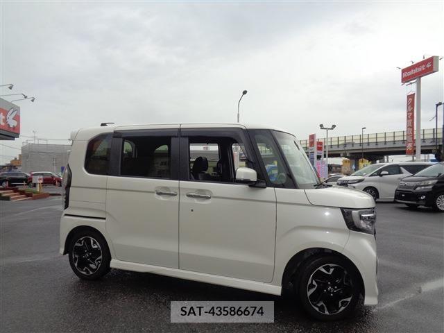 Honda N BOX CUSTOM 2018-03 307173-5