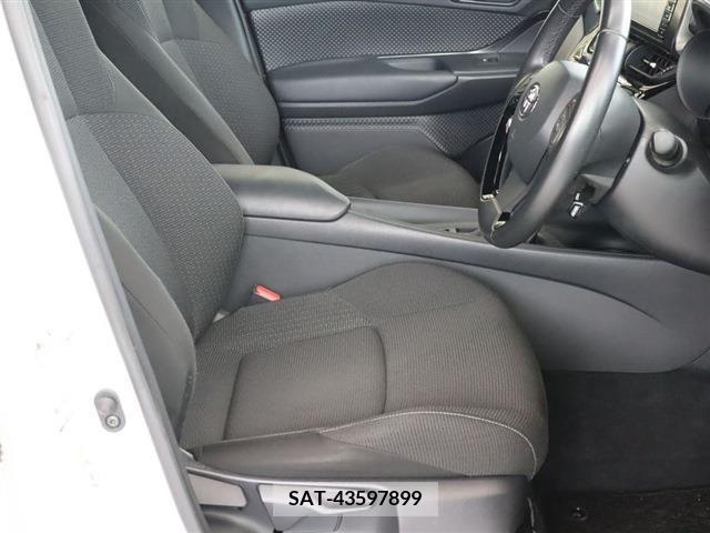 Toyota C-HR 2019-07 344757-24