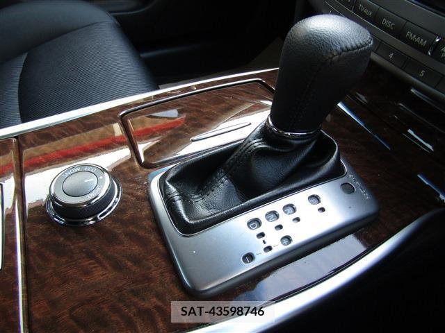 Nissan FUGA 2017-03 212040-13