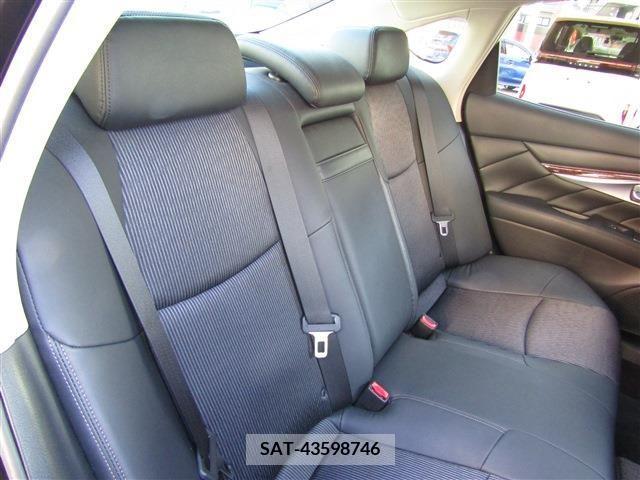 Nissan FUGA 2017-03 212040-6