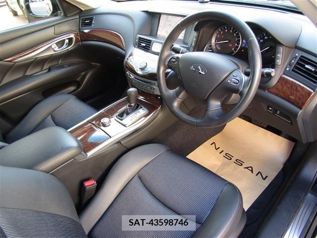Nissan FUGA 2017-03 212040-5