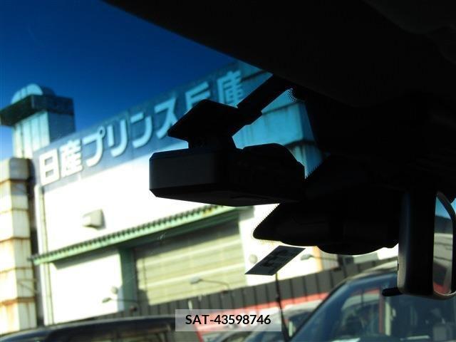 Nissan FUGA 2017-03 212040-14