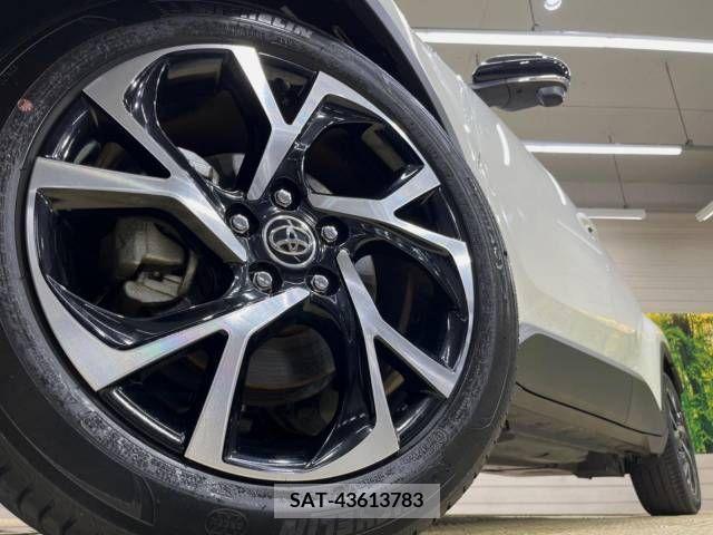 Toyota C-HR 2018-10 343392-13