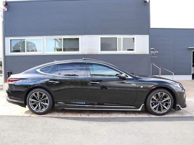 Lexus LS 2018-05 13705-3