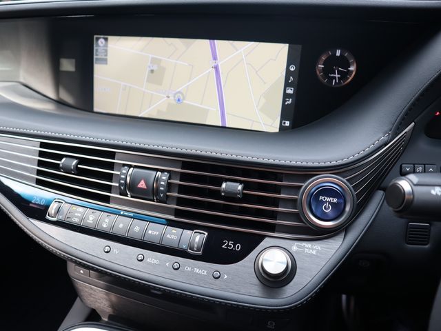 Lexus LS 2018-05 13705-13