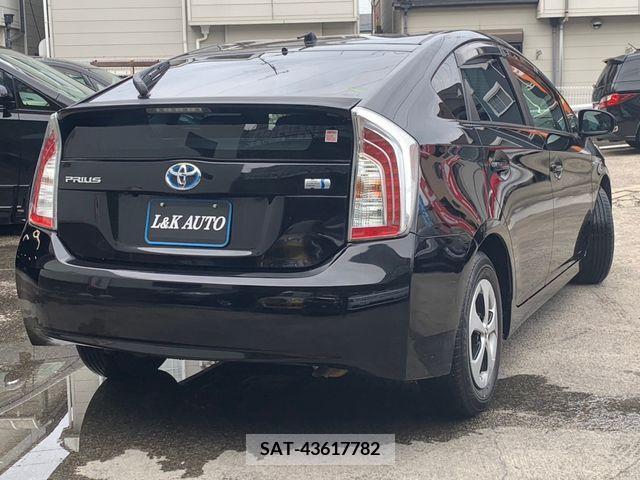 Toyota PRIUS 2012-10 282279-1